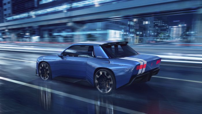 Renault 8 Gordini Concept, il prototipo elettrico unisce il mito al futuro 3 Renault 8 Gordini Concept 6 700x394