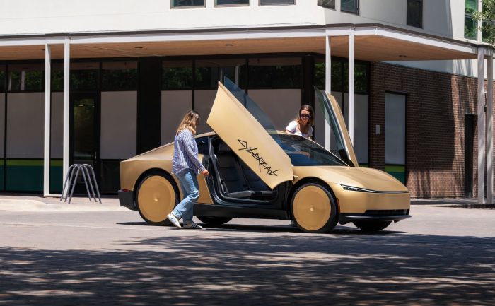 Tesla Cybercab, il robotaxi elettrico con il sistema frenante Brembo Sensify 8 Tesla Cybercab 4 e1788625896489 700x433