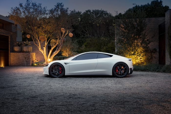 Tesla Roadster, la supersportiva elettrica da 400 km/h sarà presentata il 1° ottobre 5 Tesla Roadster 11 700x467