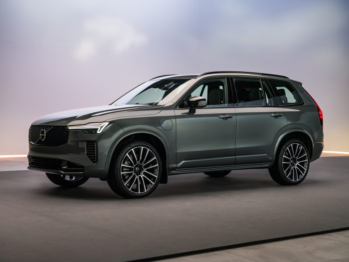 The Volvo XC90 Studio Front 34 700x525