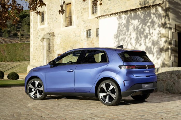 Volkswagen ID.Polo prezzo ufficiale di 24.900 euro per la compatta elettrica 7 700x467