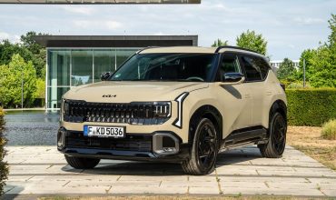 kia_seltos_x-line_awd_tan_beige_static-e1788935073373-370x220.jpg