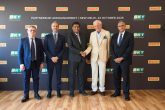 Pirelli e BKT siglano un accordo in India per produrre 800.000 pneumatici premium entro il 2030 8 Foto 1: da sinistra a destra Giuliano Menassi, Pirelli Senior Vice President CEO Region MEAI; Andrea Casaluci, Pirelli CEO; Rajiv Poddar, Joint Managing Director of BKT; Marco Tronchetti Provera, Pirelli Executive Chairman; Satish Sharma, Senior President & Director of BKT.