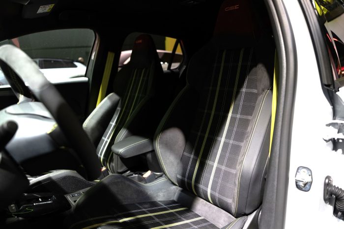 Alcantara a Mondial, lusso, grip e sartorialità italiana 3 Alcantara Opel Corsa GSE 700x467