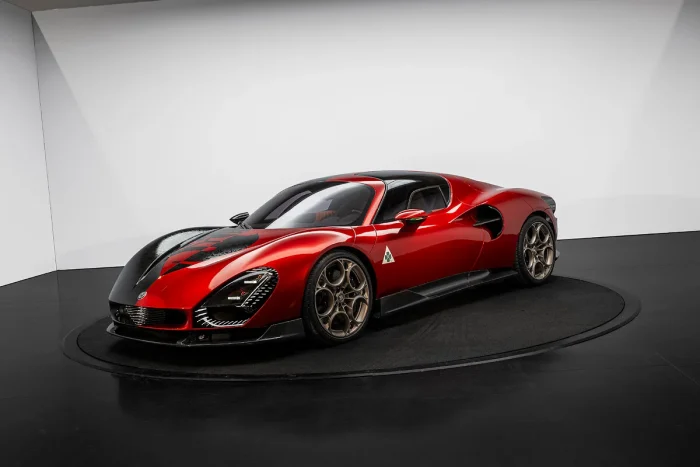 Alcantara, l'eccellenza artigianale italiana in scena al Mondial de l'Auto 3 Alfa Romeo 33 Stradale – Paris Motorshow 2026