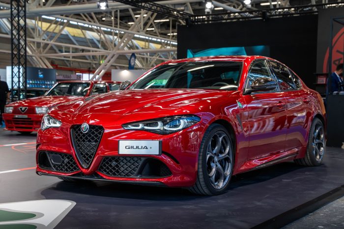 Alfa Romeo Giulia – Timeless Classic, il libro che racconta la irresistibile berlina sportiva 7 Alfa Romeo Giulia – Timeless Classic il libro che racconta la irresistibile berlina sportiva 4 700x467