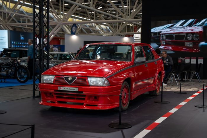 Alfa Romeo Giulia – Timeless Classic, il libro che racconta la irresistibile berlina sportiva 5 Alfa Romeo Giulia – Timeless Classic il libro che racconta la irresistibile berlina sportiva 6 700x467