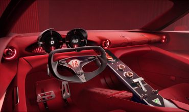 Alfa-Romeo-dice-no-ai-maxi-schermi-le-sfide-per-il-futuro-scaled-370x220.jpg