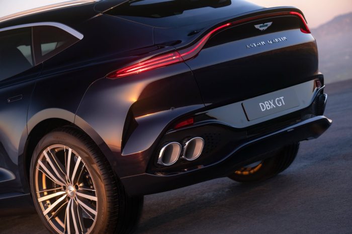 Aston Martin DBX GT 26 700x466