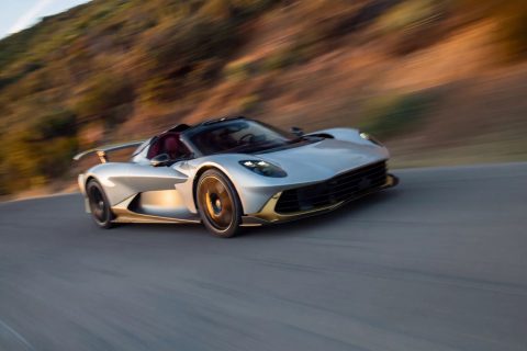 Aston Martin Valhalla Spider, formidabile bolide a cielo aperto, 1.079 cavalli e 350 km/h 13 Aston Martin Valhalla Spider 5