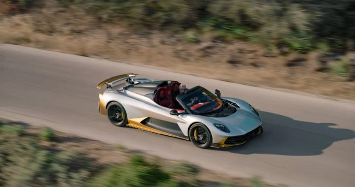 Aston Martin Valhalla Spider, formidabile bolide a cielo aperto, 1.079 cavalli e 350 km/h 2 Aston Martin Valhalla Spider 6 700x368