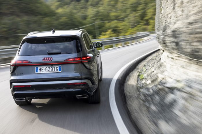 Audi Q7, prova del SUV turbo diesel ibrido da 299 cavalli 6 Audi Q7 prova del SUV turbo diesel ibrido da 299 cavalli 10 700x467