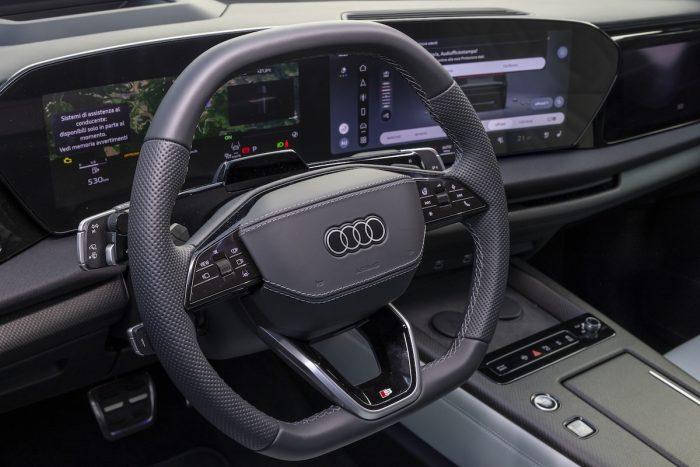 Audi Q7, prova del SUV turbo diesel ibrido da 299 cavalli 4 Audi Q7 prova del SUV turbo diesel ibrido da 299 cavalli 37 700x467