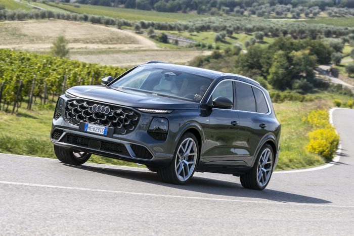 Audi Q7, prova del SUV turbo diesel ibrido da 299 cavalli 2 Audi Q7 prova del SUV turbo diesel ibrido da 299 cavalli 58 700x467