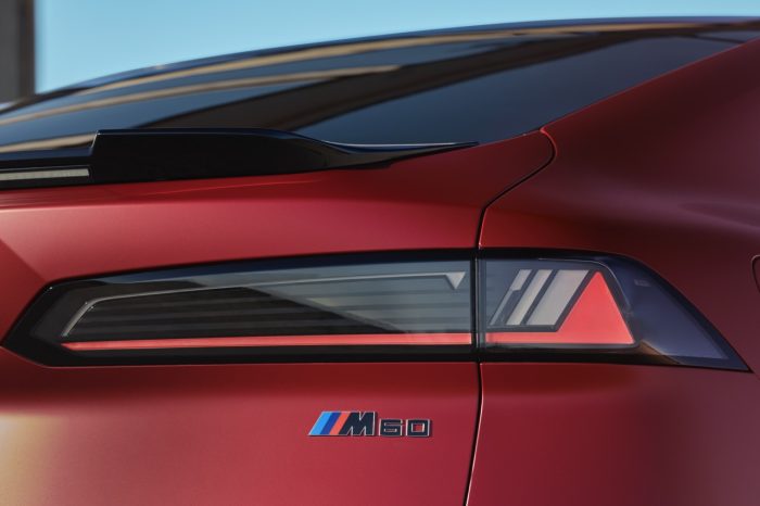 BMW iX4 33 700x466