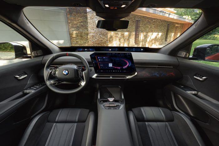 BMW iX4 40 700x467
