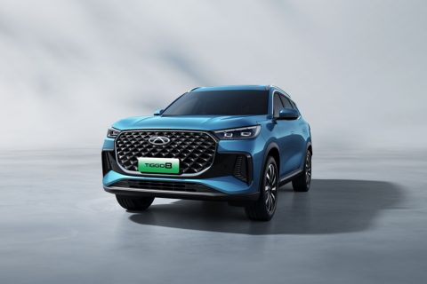 Chery Tiggo 8 Super Hybrid, 37.800 euro per 7 posti e 90 km di autonomia elettrica