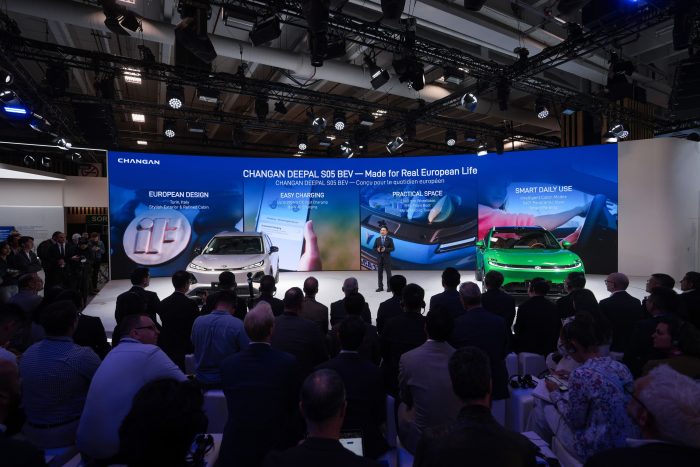 Changan al Mondial de l'Auto con le tecnologie per la sicurezza 3 Changan al Mondial de lAuto con le tecnologie per la sicurezza 4 700x467