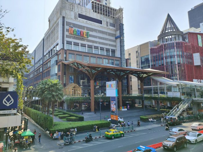 Courtesy of CamperDays New World Mall Bangkok unsplash  700x525