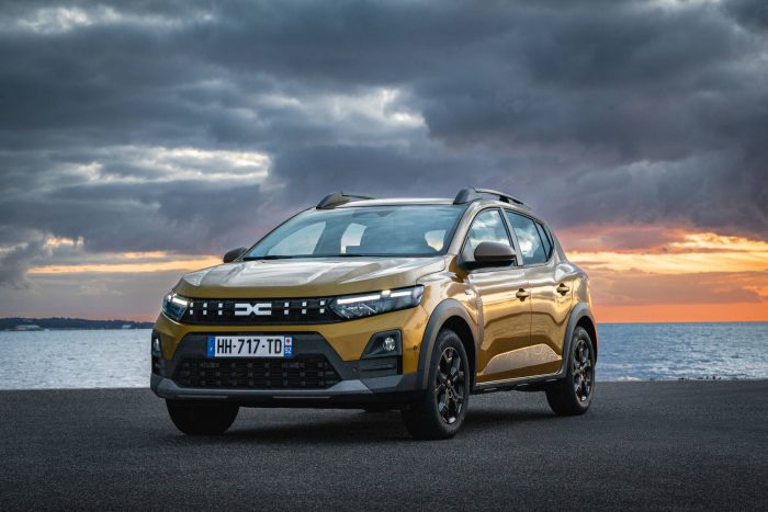DACIA SANDERO STEPWAY ECO G 120 AUTO 7 700x467