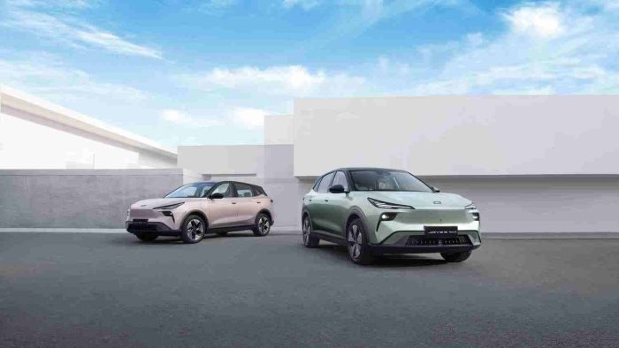 Fawcar arriva in Italia con 5 nuovi Suv, prezzi e gamma 6 FAWCAR JOYEE S04 amb1lr 700x394
