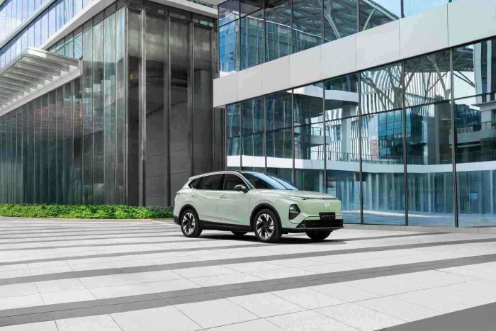Fawcar arriva in Italia con 5 nuovi Suv, prezzi e gamma 5 FAWCAR JOYEE S08 amb1lr 700x467