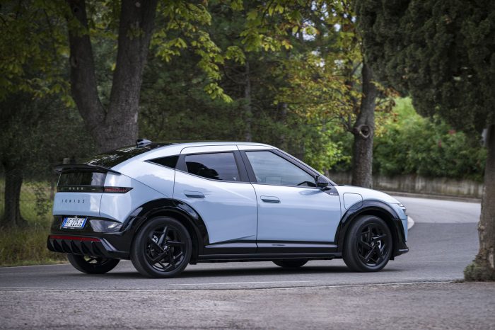 Hyundai Ioniq 3 prova su strada 16 700x466
