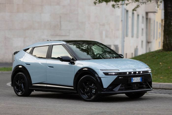 Hyundai Ioniq 3 prova su strada 50 700x467