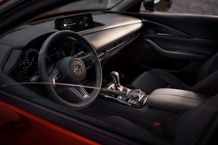 Mazda CX-30 2027, nuovi allestimenti, tecnologia e prezzi 4 Mazda CX 30 2027 4 700x466