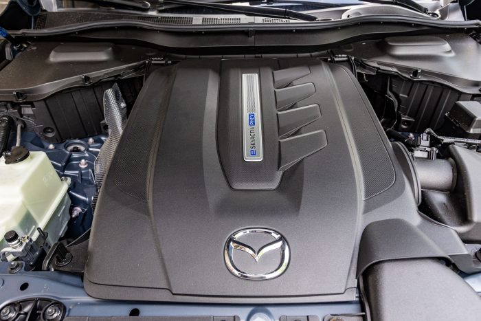 Mazda offre 1.000 euro di carburante Q8 su CX-60 3 Mazda CX 60 3 700x467