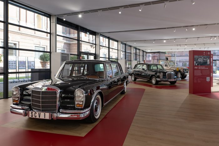 Mercedes in Vaticano, 100 anni di papamobile in mostra 7 Mercedes in Vaticano 100 anni di papamobile 14 700x467