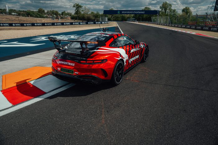 Nuovo Pirelli P Zero R su misura per la Mercedes AMG Safety Car di F1 1 700x467