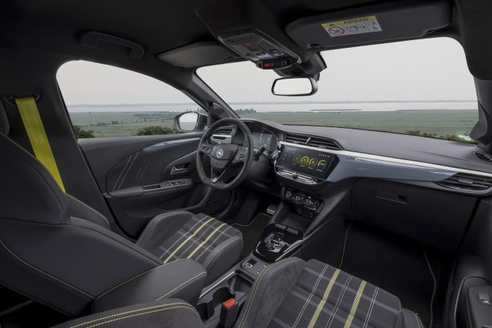 Opel Corsa GSE, prezzo in promozione da 36.290 euro per la sportiva elettrica compatta 4 Opel Corsa GSE2 700x467