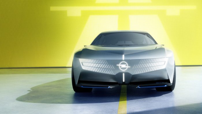 Opel STX Concept la station wagon del futuro prossimo 5 700x394