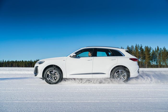 Pirelli Scorpion Winter 3 6 700x467