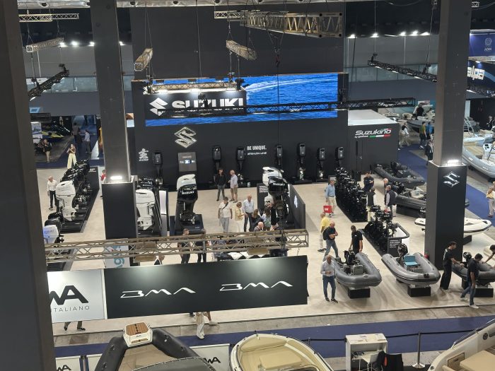 Suzuki Italia festeggia 50 anni a Genova ce anche Carlo Conti 1 700x525