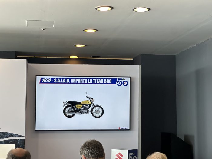 Suzuki Italia festeggia 50 anni a Genova ce anche Carlo Conti 13 700x525