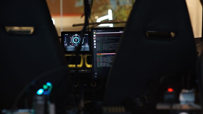 Guida autonoma a Torino, il progetto ENVELOPE sbarca su strada 4 TEORESI Teoresi guida autonoma citycar interno 700x393