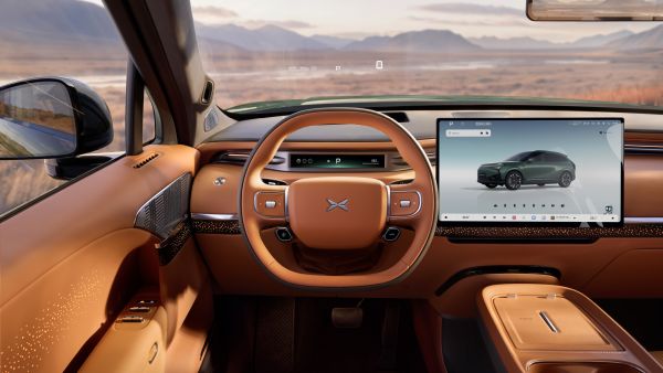 XPeng G9L, lusso cinese. ADAS di Livello 4, AI adattivia versione REEV da 1.154 km 3 XPeng G9L 5