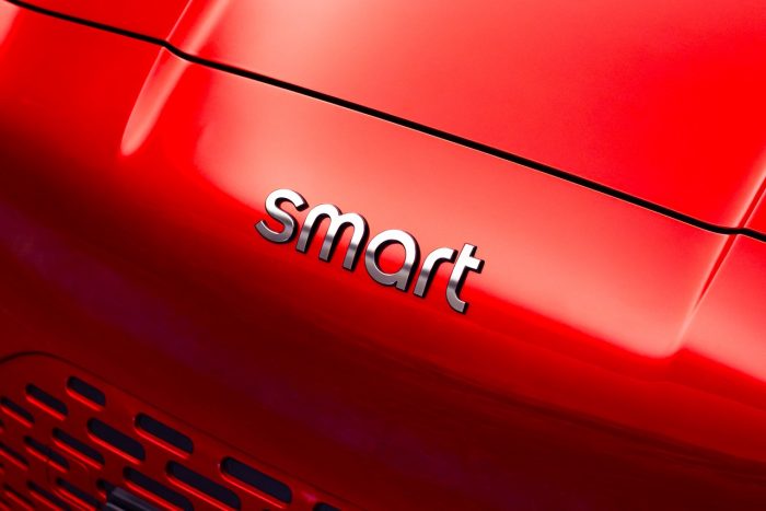 smart #2, il formidabile ritorno. 82 cv elettrici, 290 km di autonomia, prezzo da 19.900 euro 8 smart 2 Premium Laser Red 21 700x467